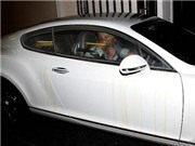 Bóng đá anh, ngoại hạng anh, lịch thi đấu euro 2012, Chơi xấu cầu thủ Tottenham, Balotelli bị fan M.U trừng trị